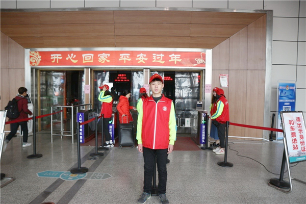 2来到郑州东站.jpg 2来到郑州东站.jpg