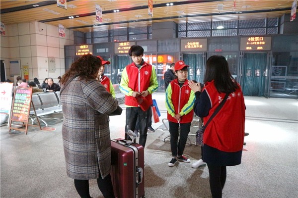 4 为乘客提供咨询.jpg 4 为乘客提供咨询.jpg