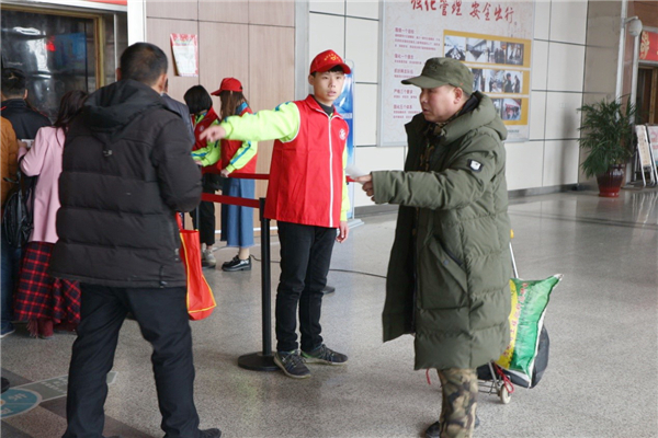 5为乘客指路.jpg 5为乘客指路.jpg