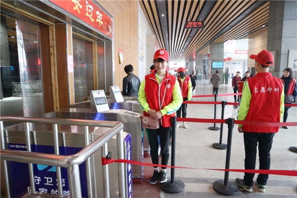 9用微笑为郑州志愿者代言.jpg 9用微笑为郑州志愿者代言.jpg