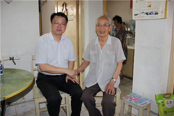 张凯书记和李贵忠老师.JPG