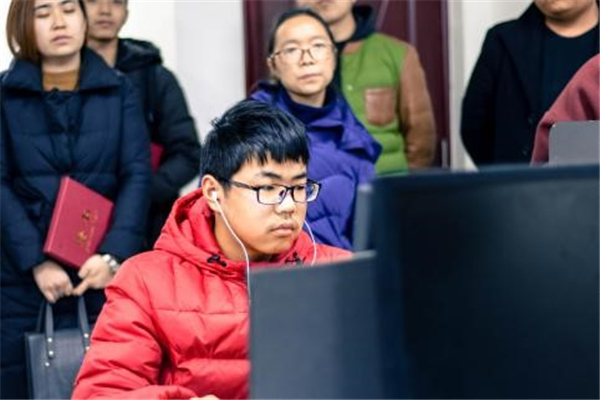 8影视技能工作室学员接收指导.jpg