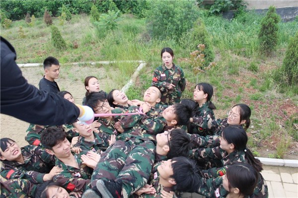 完美摔下，这是一个可以信任的团队.jpg