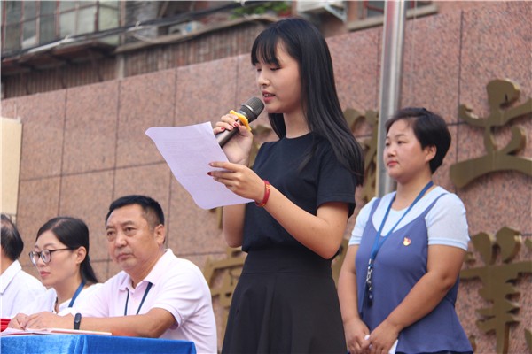 3学生代表张桓荣发言.JPG