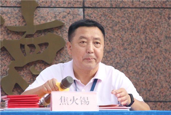 9焦火锡副校长宣读社会实践先进个人名单.jpg