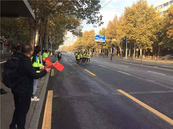 3为运动员加油.jpg
