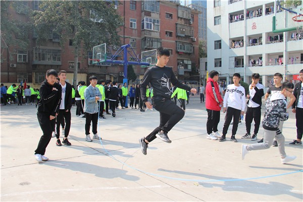 14 跳大绳.JPG