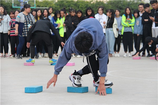 18摸石头过河.JPG