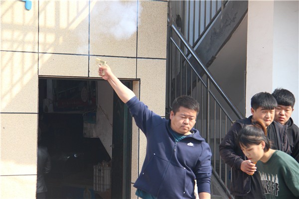 11鸣枪比赛.JPG
