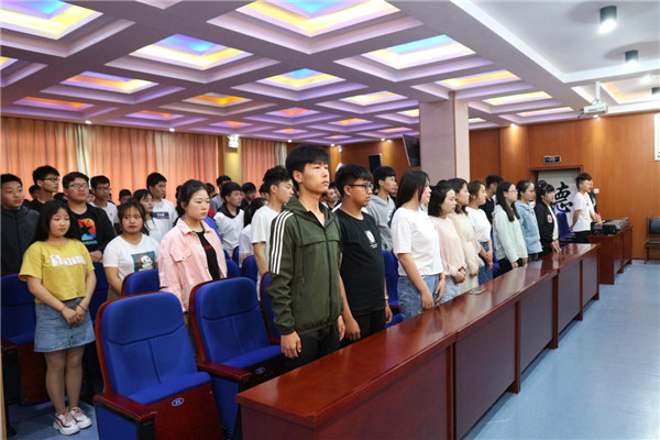 奏唱国歌.jpg