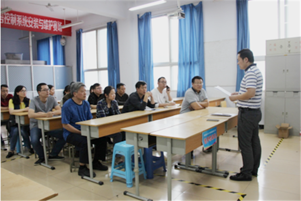第一党支部书记吴廷鑫老师带领支部同志学习.png