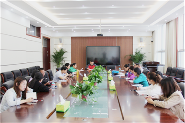 第二党支部书记赵建伟老师带领支部同志学习.png