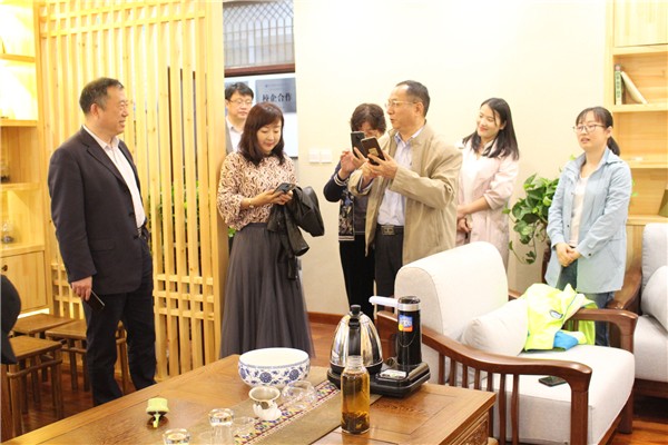 10走访茶艺室.JPG