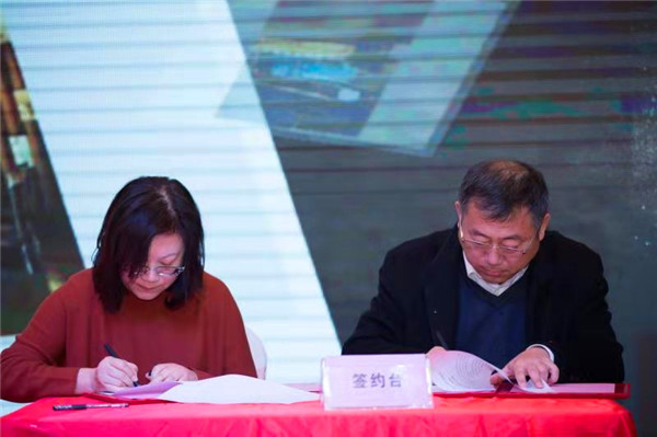 庞慧敏董事长与李京辉校长.jpg